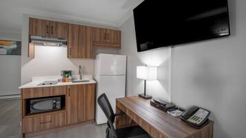 Premium Room, 2 Queen Beds, Kitchenette | Private kitchenette