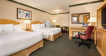 Travelodge by Wyndham Dawson Creek