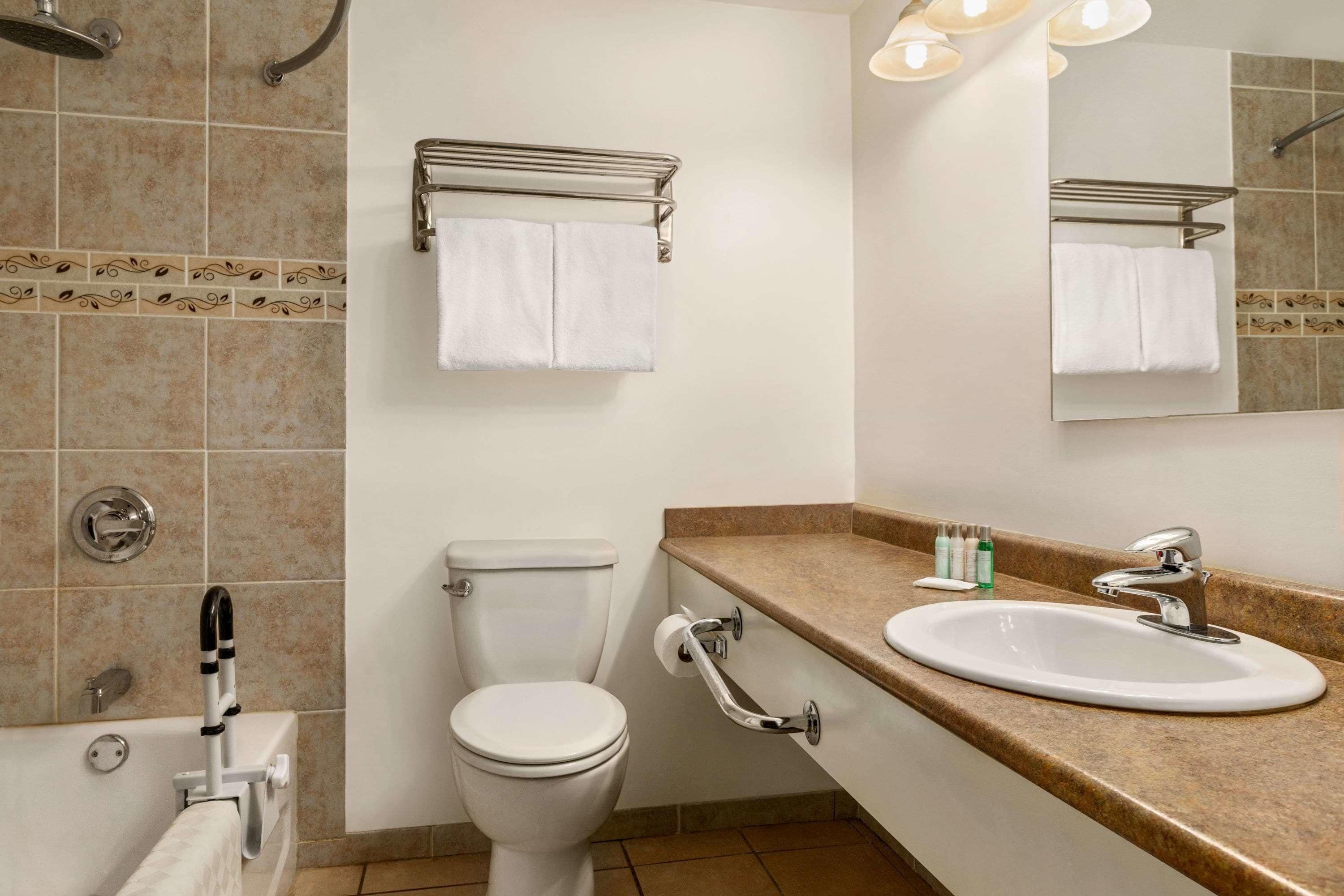 room, 1 queen bed, smoking | bathroom | shower, towels