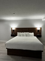 尊荣客房, 1 张特大床, 简易厨房 | 隔音、熨斗/熨衣板、免费婴儿床、免费 WiFi