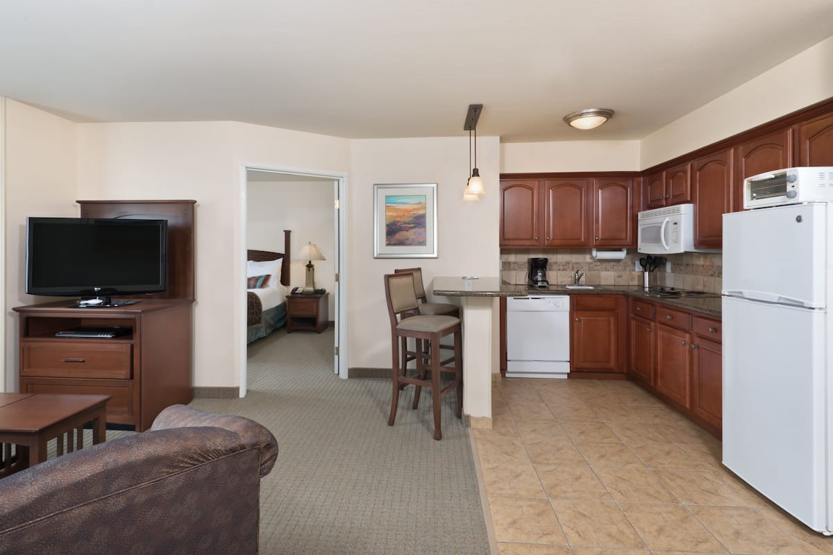 1 bedroom, in-room safe, desk, laptop workspace