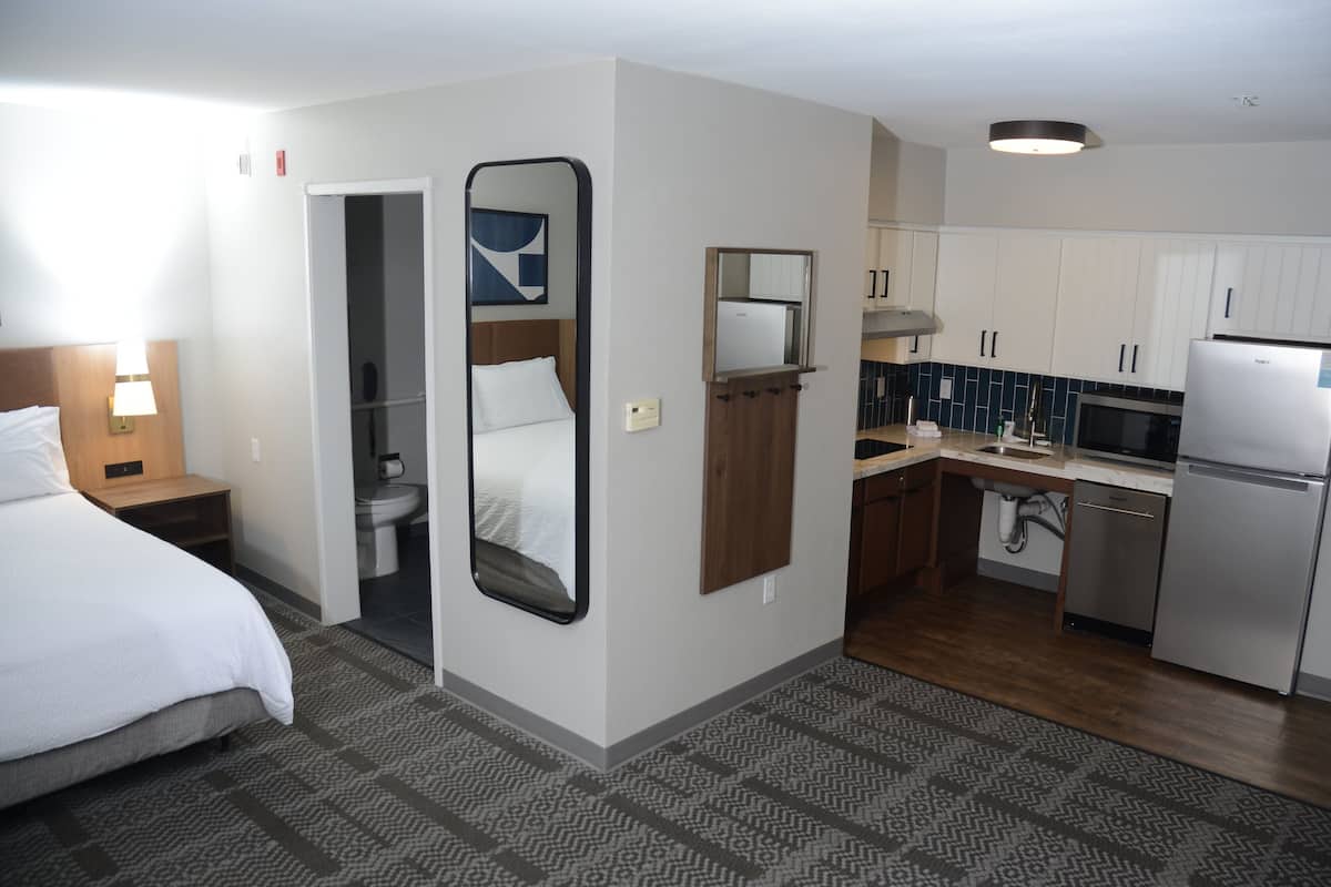 Suite, 1 Bedroom, Accessible Bathtub, Kitchen (Mobility)