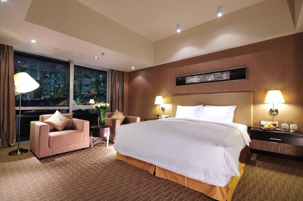 Down duvets, minibar, in-room safe, desk