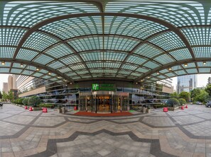 A hotel with a large glass atrium and multiple floors. - Holiday Inn Xi'an High-tech Central by IHG (Xi'an)