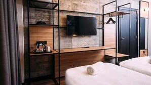 Twin Room, 2 Katil Bujang (Single) | Meja, seterika/papan seterika, Wi-fi percuma, cadar katil 