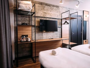 ห้องทวิน, เตียงเดี่ยว 2 เตียง | โต๊ะทำงาน, เตารีด/โต๊ะรีดผ้า, Wi-Fi ฟรี, ผ้าปูที่นอน