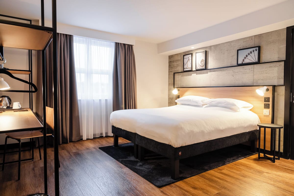 Room, 1 Double Bed, Accessible (Accessible) | Desk, iron/ironing board, free WiFi, bed sheets