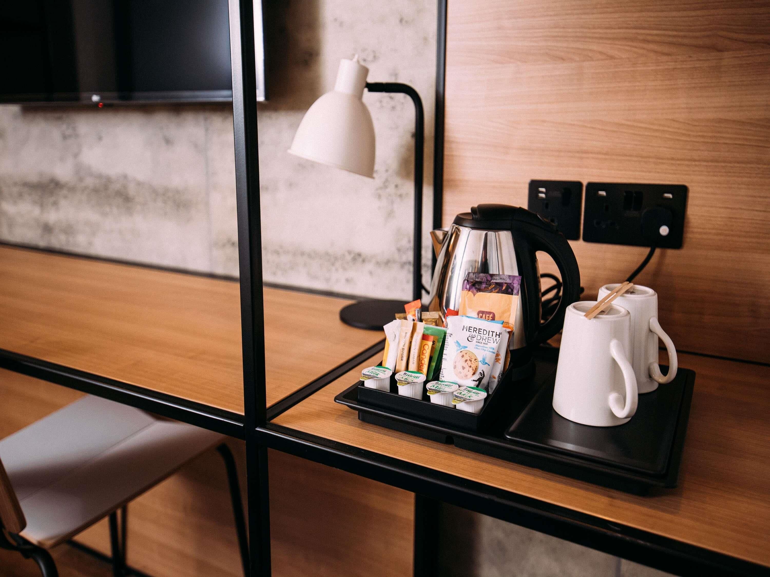 room, 1 double bed | desk, iron/ironing board, free wifi, bed sheets