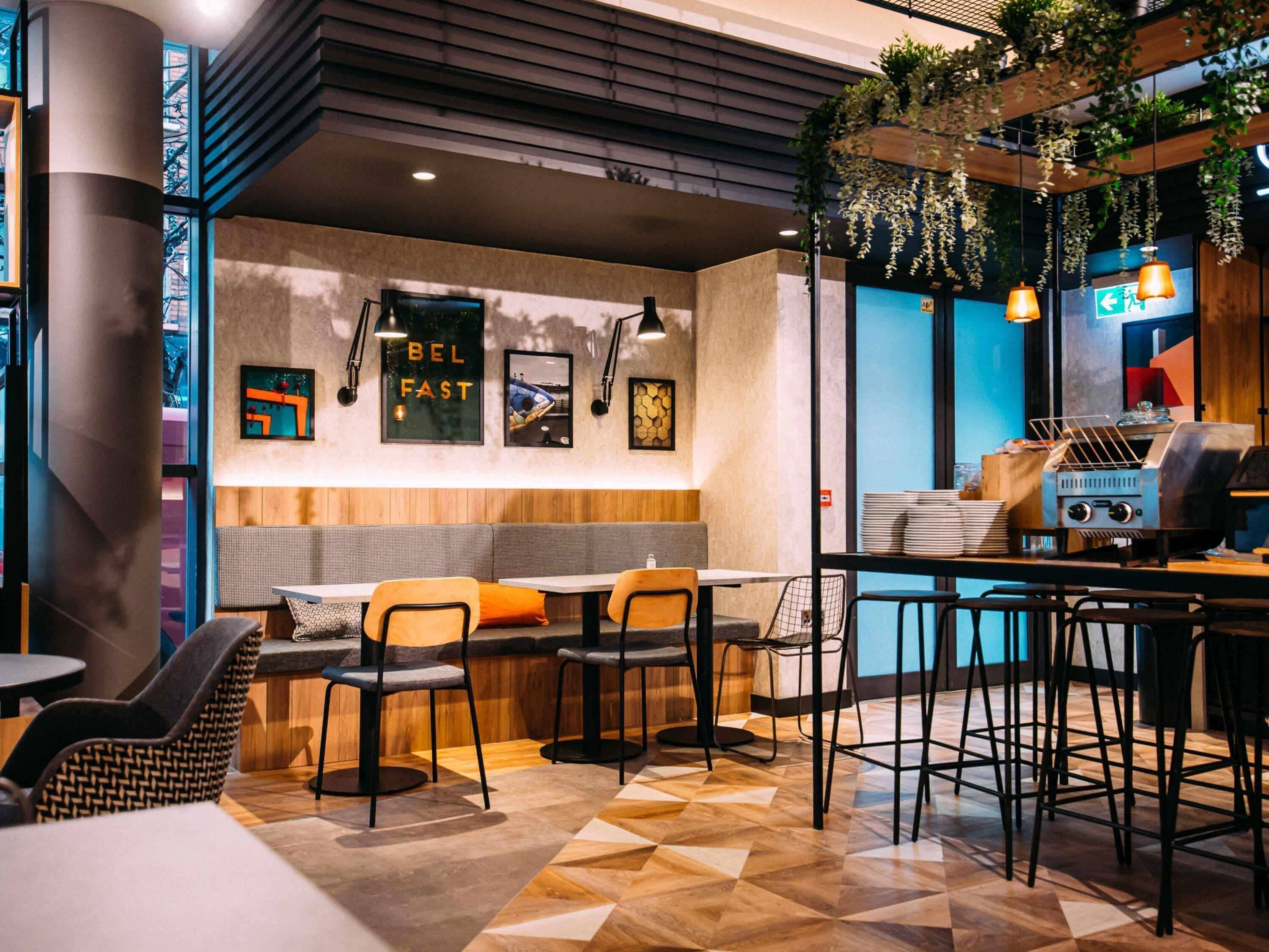 Frukostbuffé varje dag (GBP 14.50 per person)