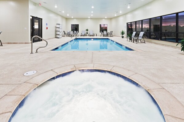Indoor pool - Holiday Inn Express Hotel & Suites Brownfield by IHG (Brownfield)