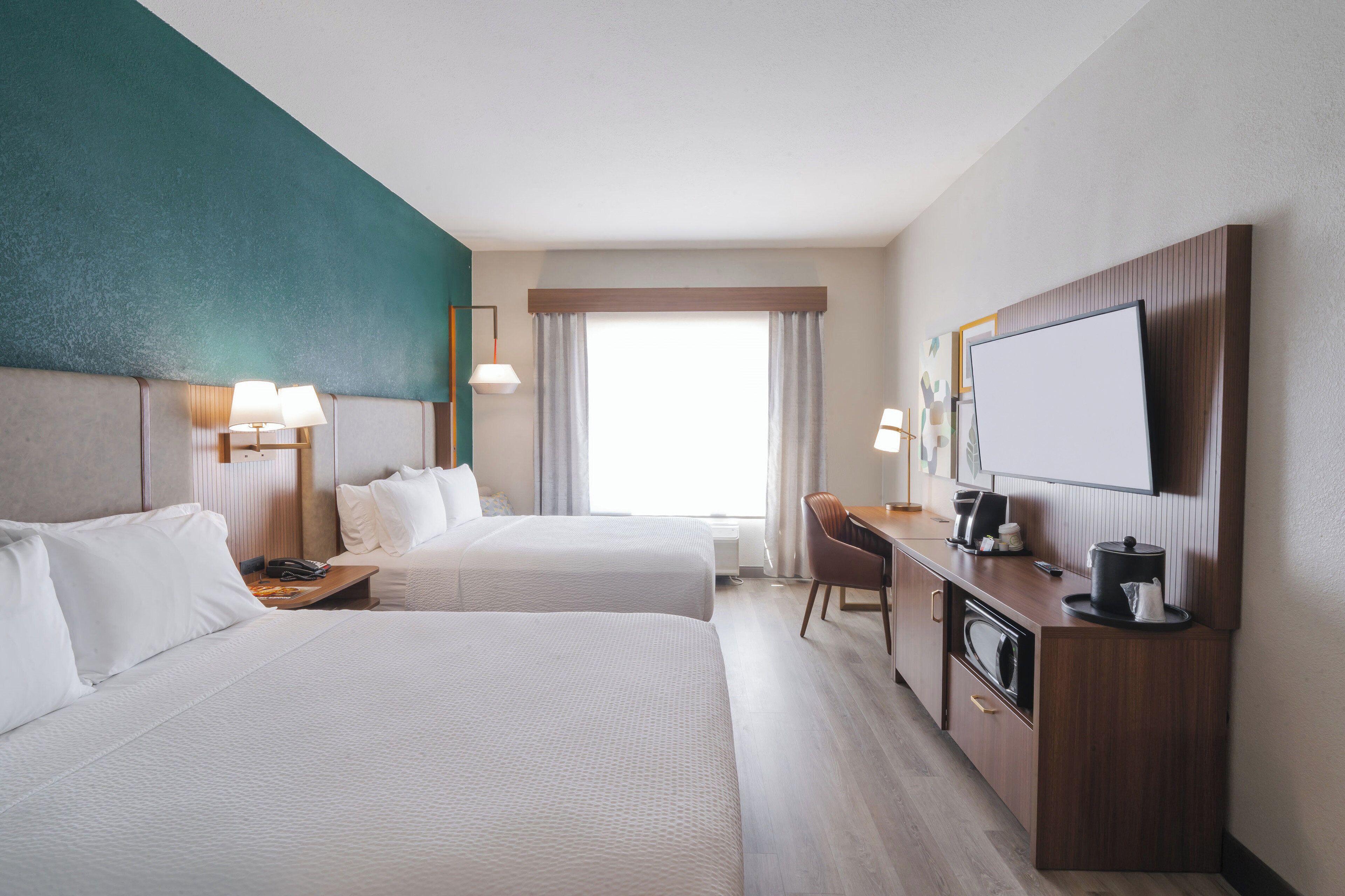 標準客房, 2 張加大雙人床 | 書桌、熨斗/熨衣板、免費搖籃/嬰兒床、免費無線上網