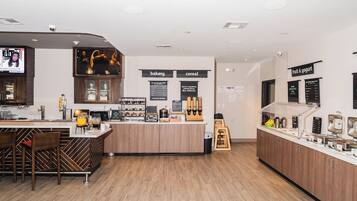 Petit déjeuner buffet (14.99 USD par personne)