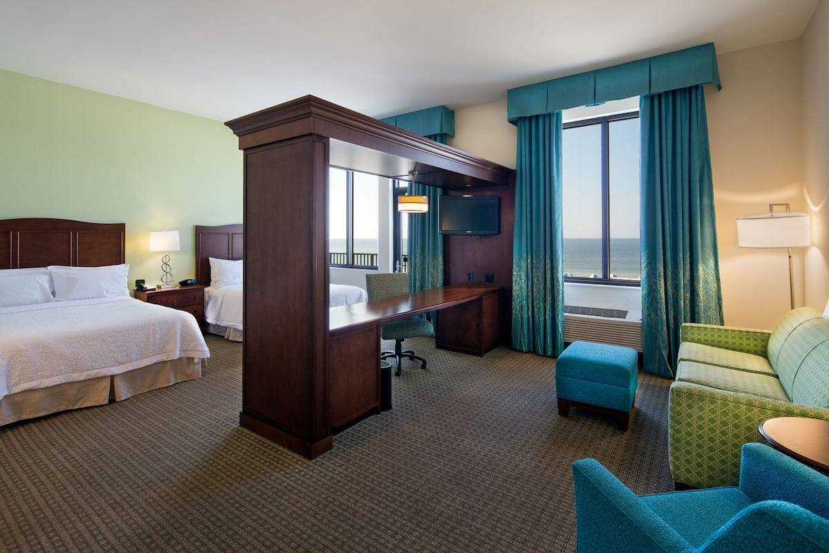 In-room safe, laptop workspace, blackout drapes, iron/ironing board