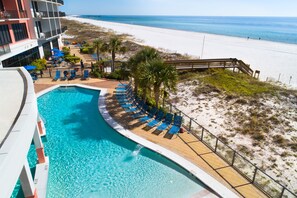Indoor pool, outdoor pool, pool umbrellas, sun loungers - Hampton Inn & Suites Orange Beach/Gulf Front (Orange Beach)