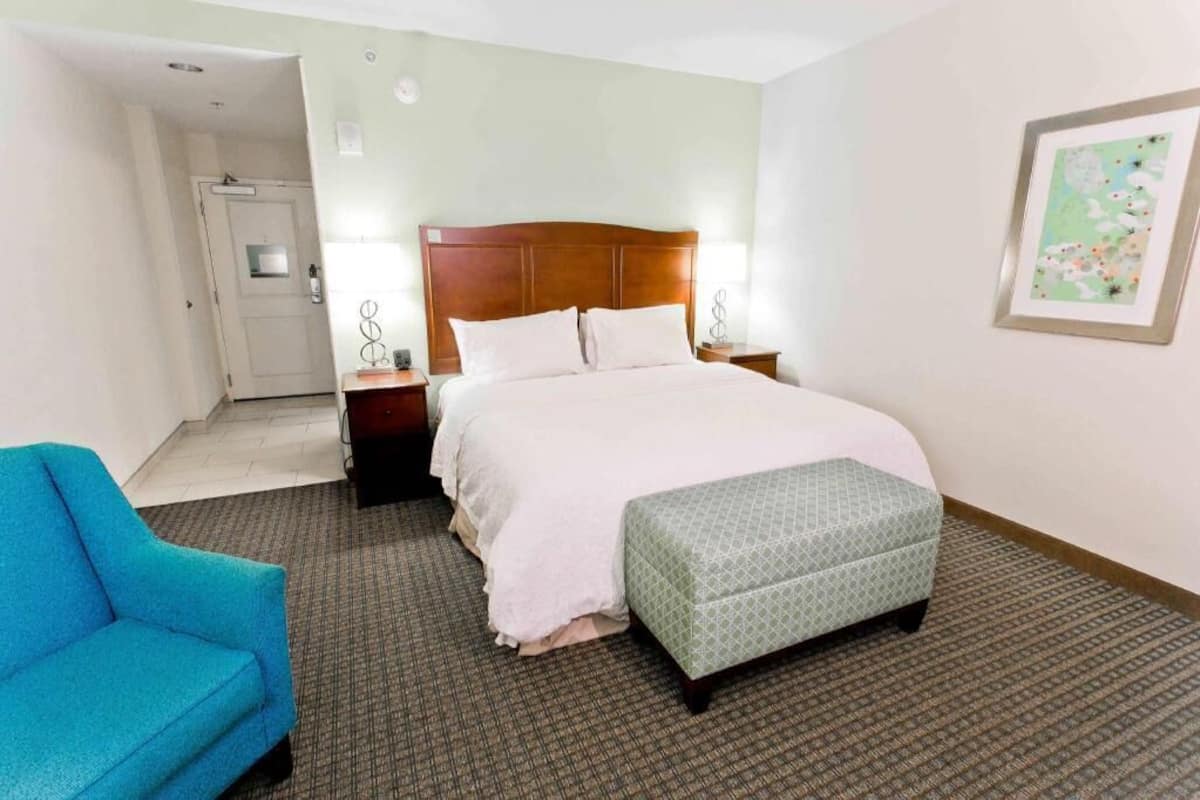 In-room safe, laptop workspace, blackout drapes, iron/ironing board