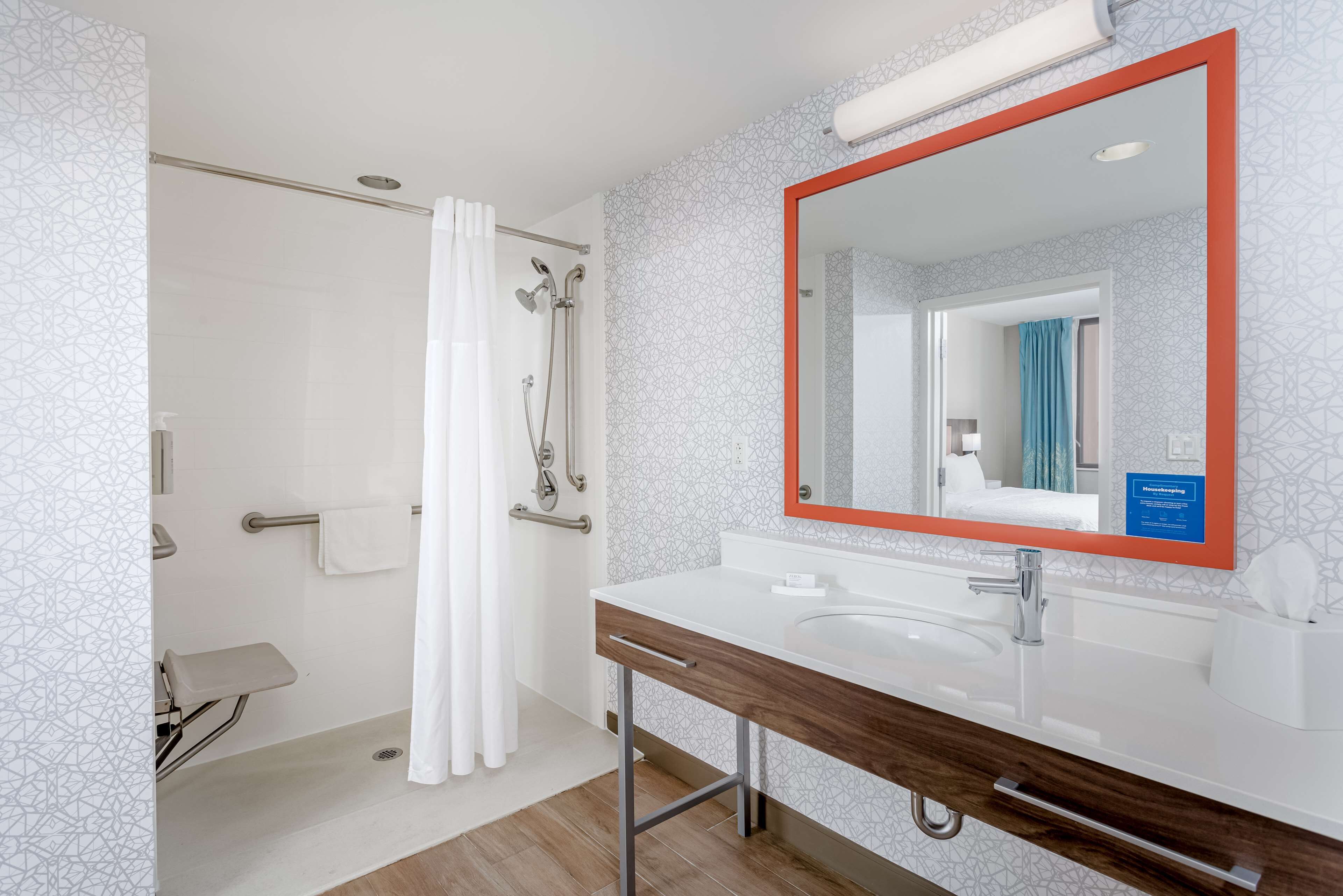 studio, non smoking | bathroom shower