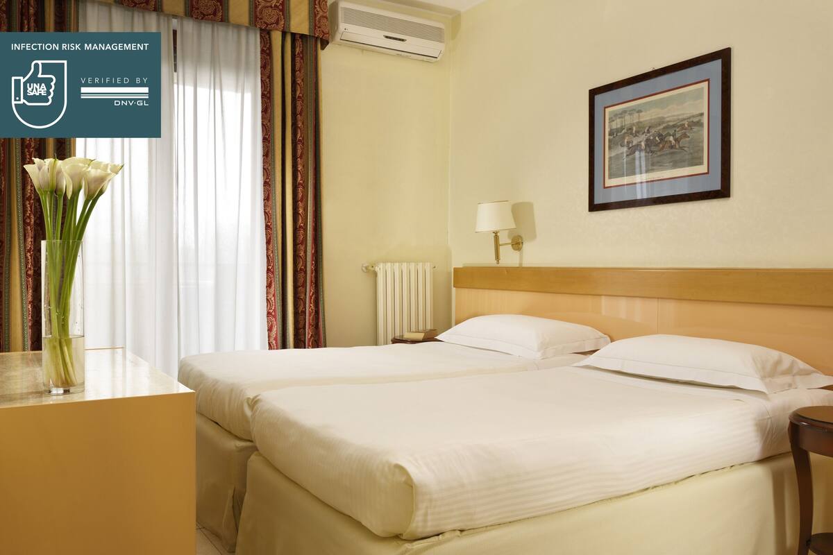 Literie hypoallergénique, couette en duvet d'oie, minibar