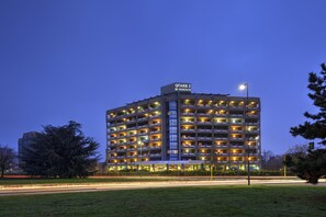Fassade der Unterkunft – Abend/Nacht