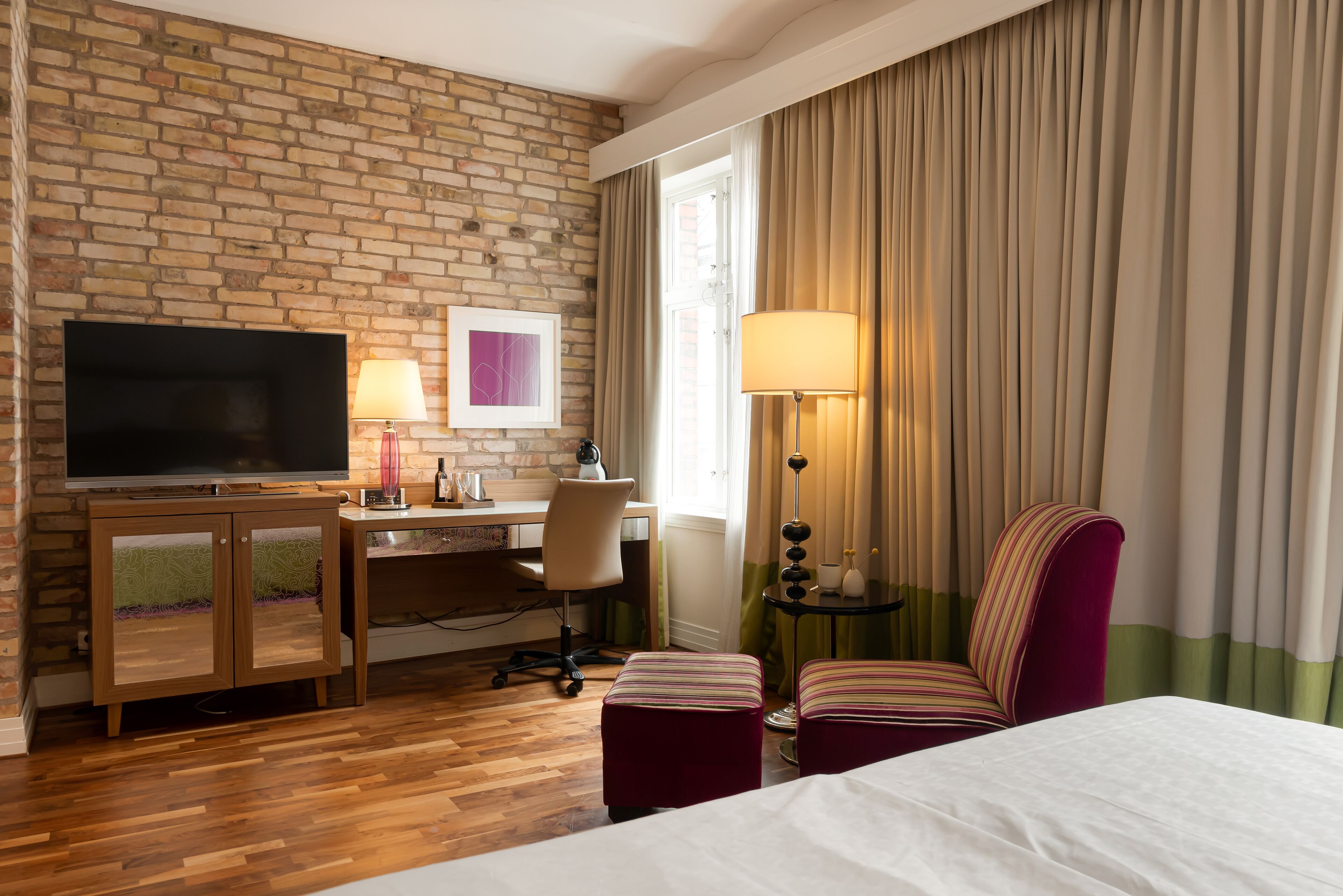 deluxe double room | minibar, in-room safe, desk, iron/ironing board