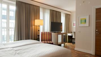 Minibar, in-room safe, desk, iron/ironing board