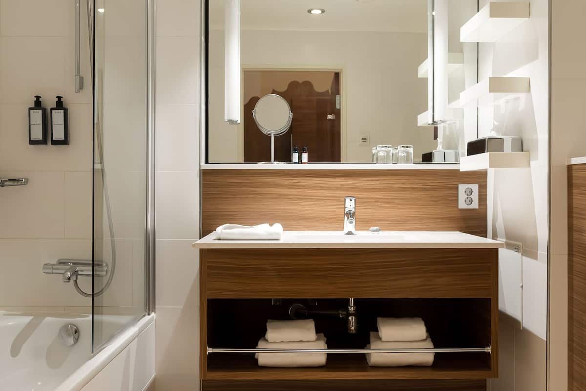 deluxe double room | bathroom | free toiletries, hair dryer, towels