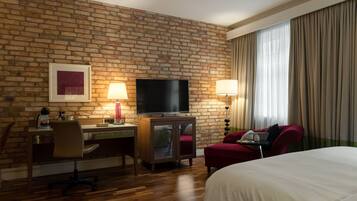 Minibar, in-room safe, desk, iron/ironing board