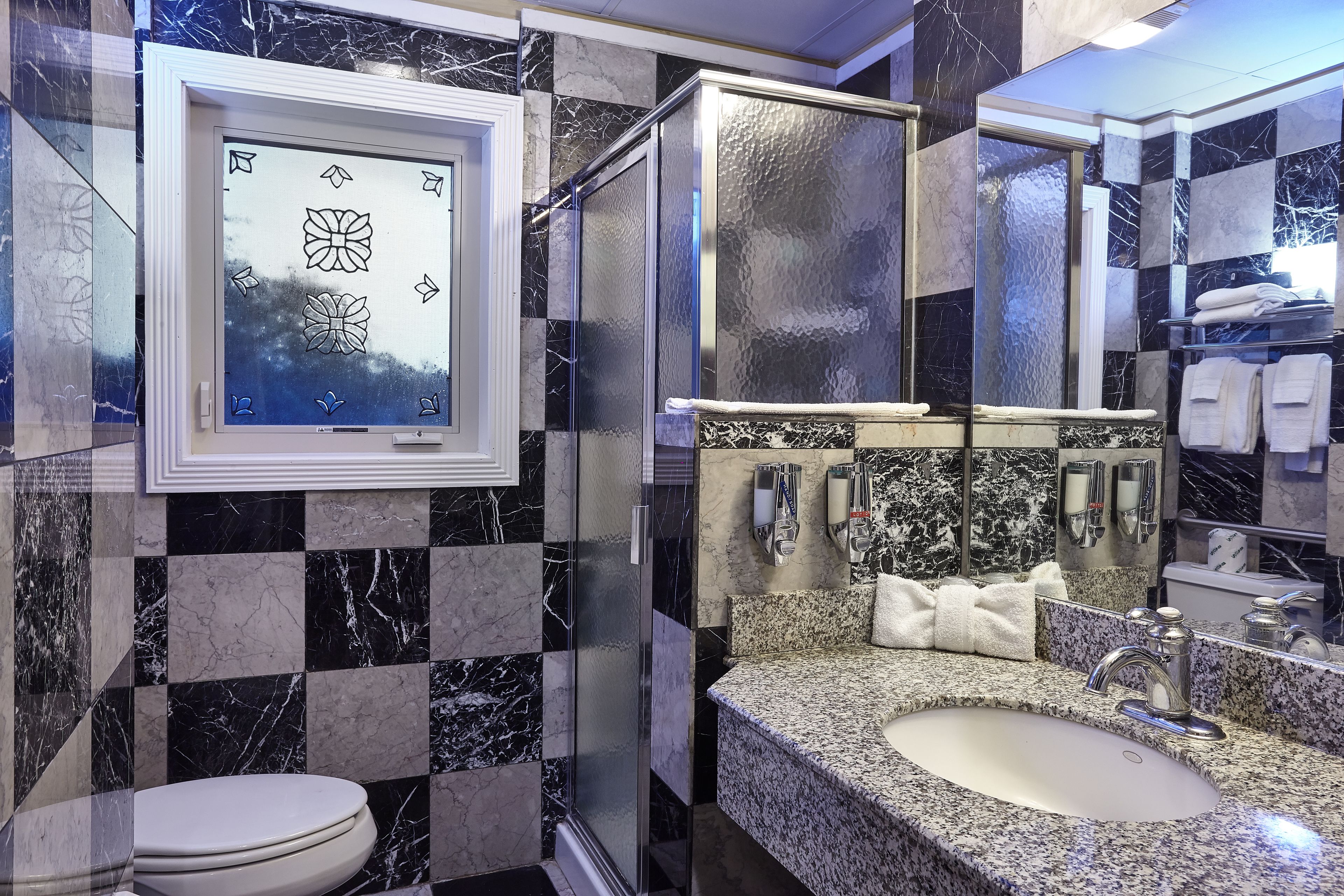 presidential suite, 2 bedrooms, balcony | bathroom | combined shower/bathtub, hair dryer, towels