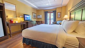 Standardværelse - 1 kingsize-seng - gribehåndtag på badeværelse | 1 soveværelse, pengeskab på værelset, individuelt design