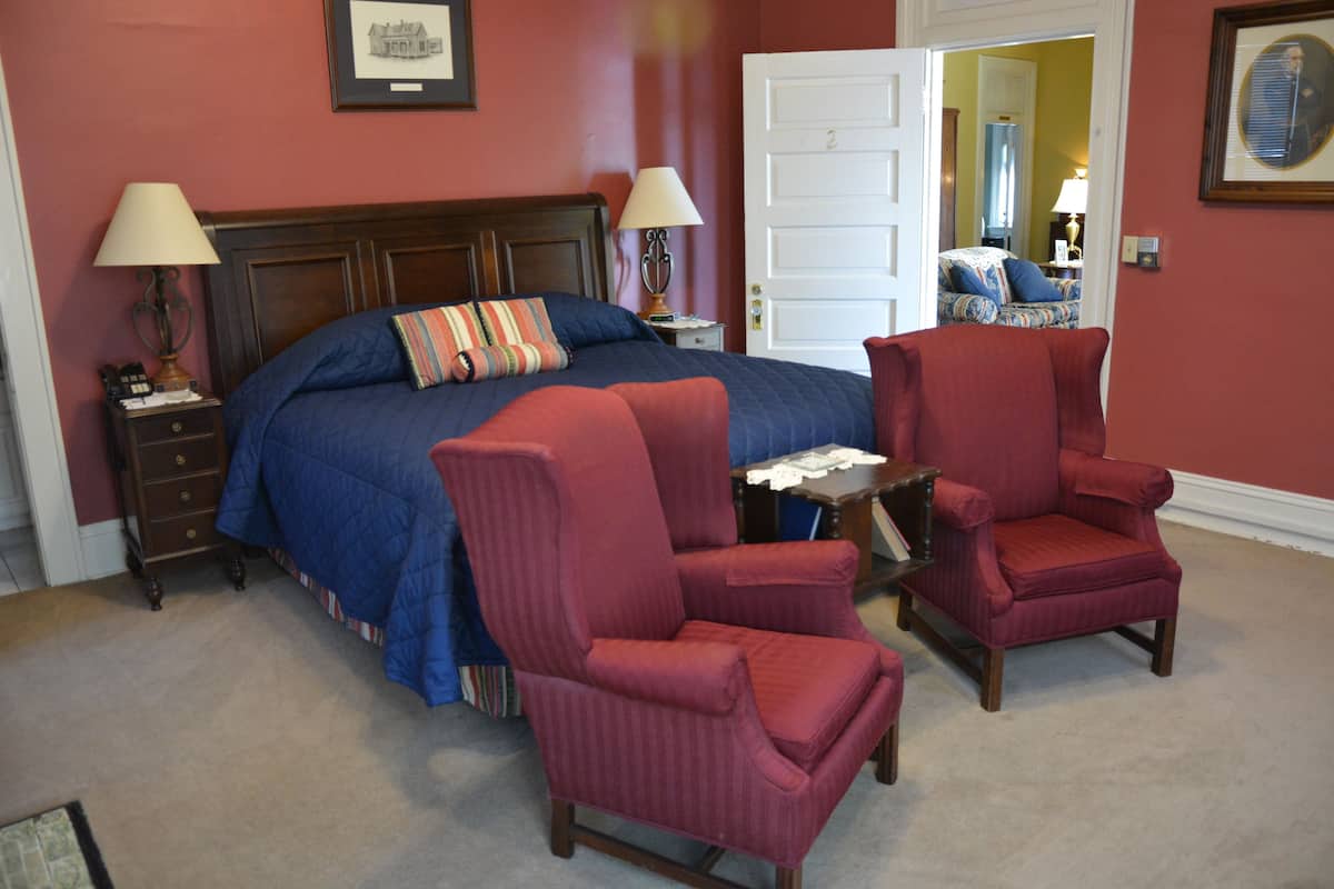 Suite, 1 King Bed (Dublin Suite) | Premium bedding, minibar (some free items), desk, soundproofing