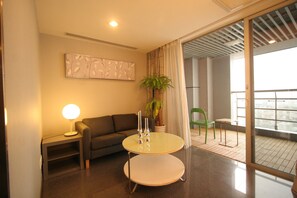 Deluxe Suite | Desk, soundproofing, iron/ironing board, free WiFi - Yiwu Commatel hotel (Guangzhou)