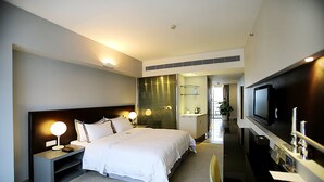 Deluxe Suite | Desk, soundproofing, iron/ironing board (on request), free WiFi - Yiwu Commatel hotel (Guangzhou)