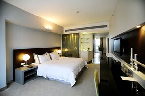 Deluxe Suite | Desk, soundproofing, iron/ironing board, free WiFi