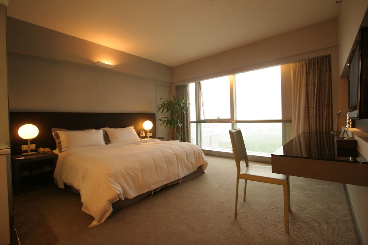 Superior Room | Desk, soundproofing, iron/ironing board, free WiFi