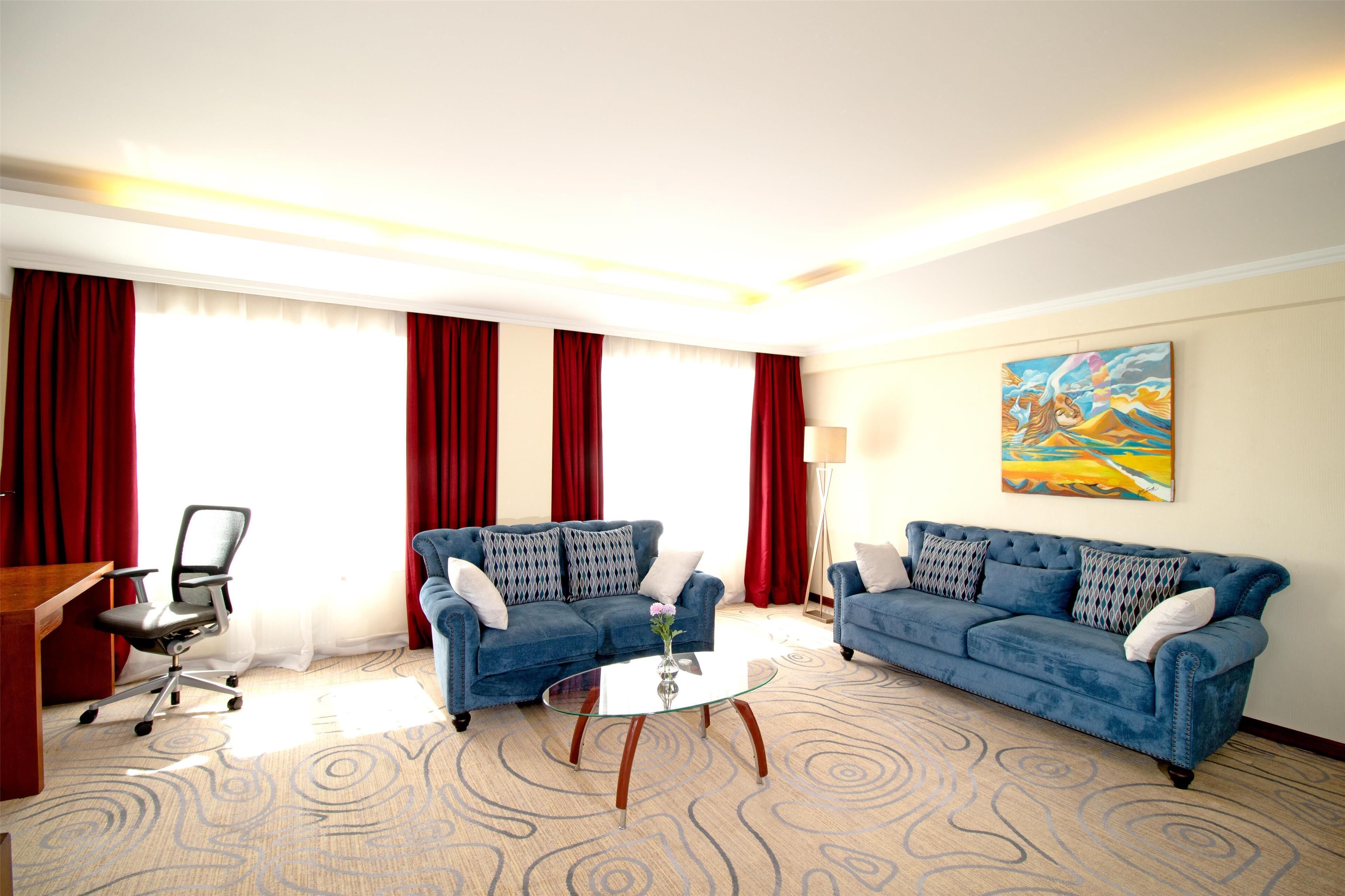 高級套房 (Superior Suite) | 埃及棉床單、高級寢具、羽絨被、迷你吧