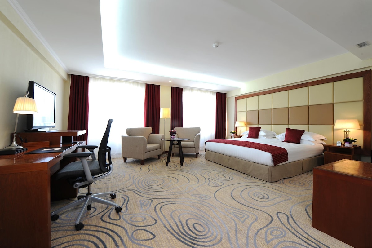 Superior Room (Superior King Room) | Egyptian cotton sheets, premium bedding, down comforters, minibar