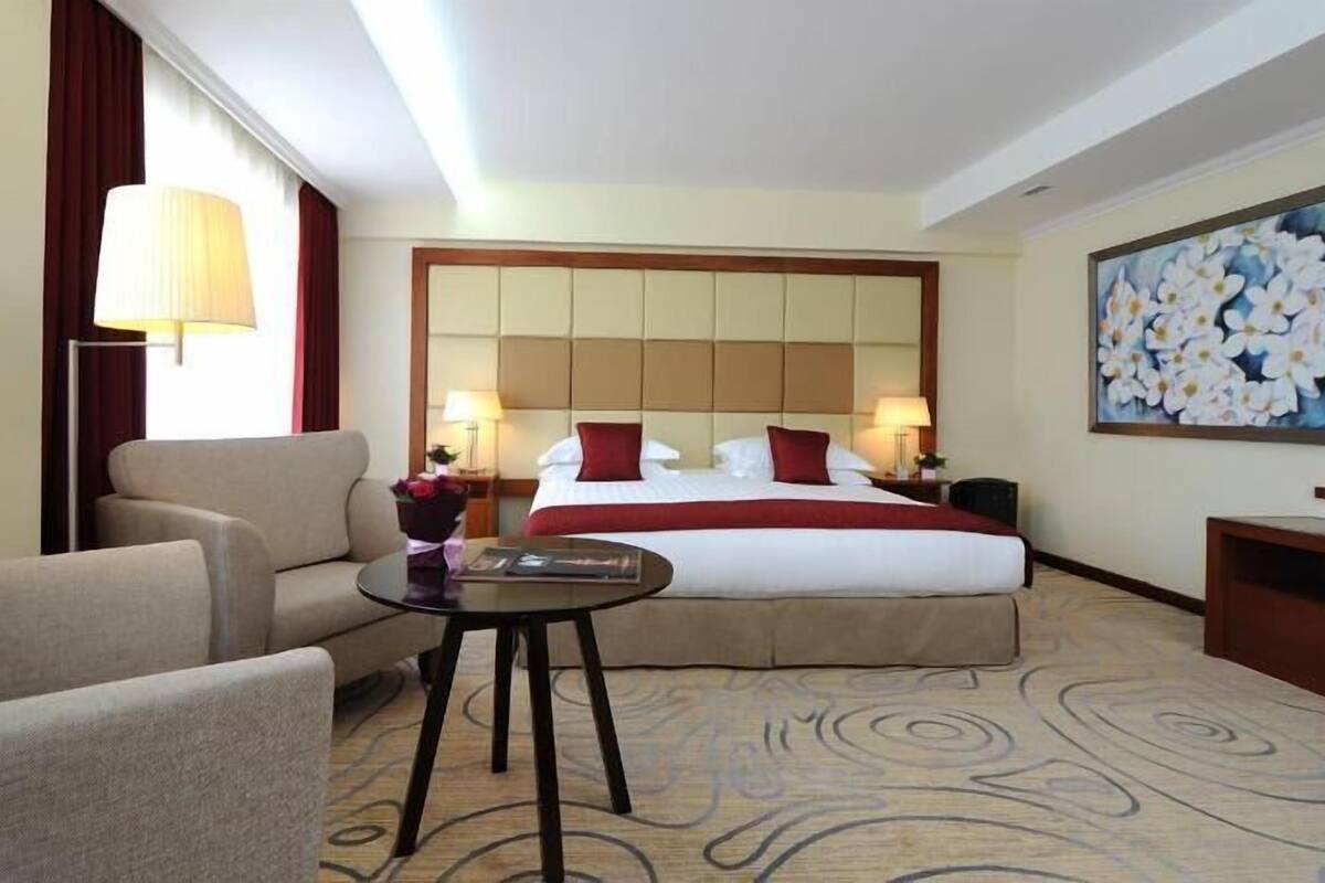 Egyptian cotton sheets, premium bedding, down comforters, minibar