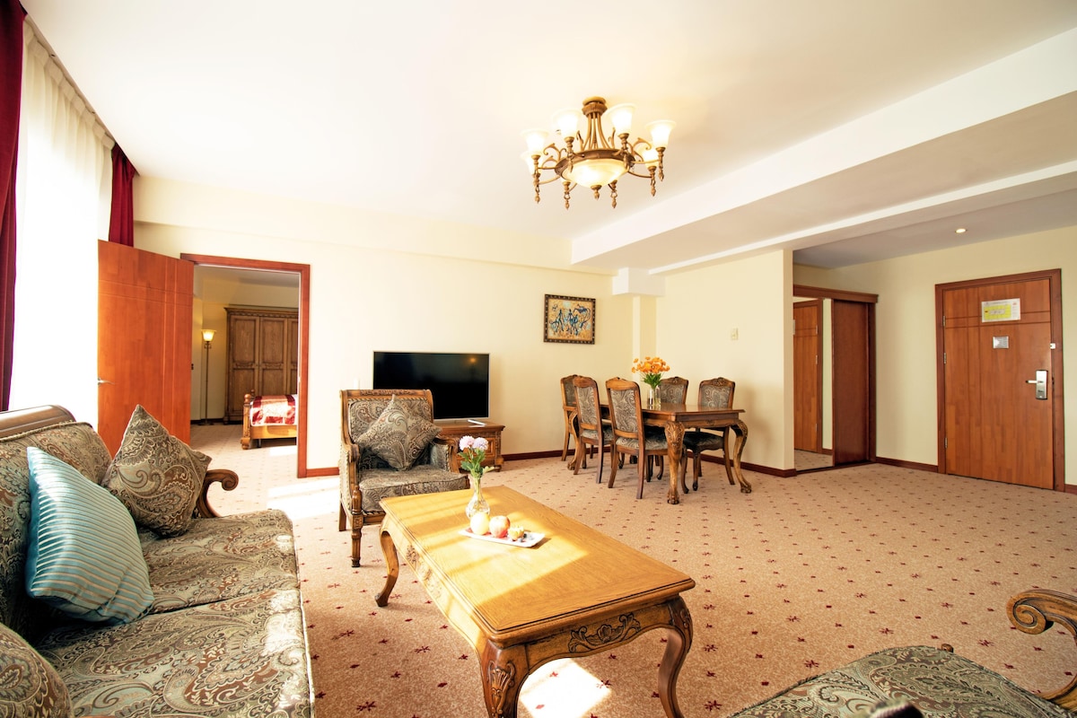 Executive Suite (Executive Suite) | Egyptian cotton sheets, premium bedding, down comforters, minibar
