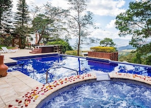 Couples treatment rooms, sauna, hot tub, steam room, body treatments