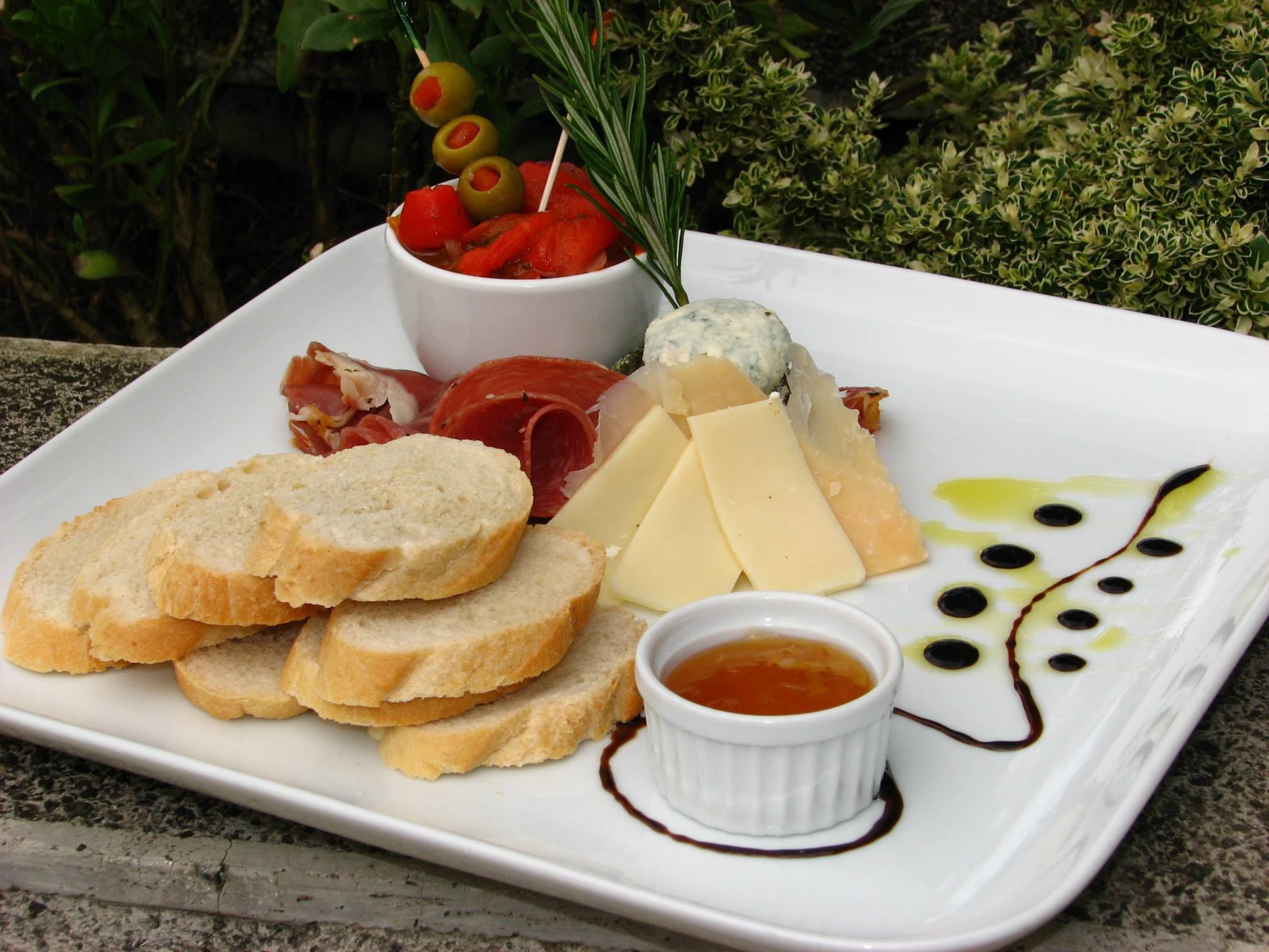 breakfast, lunch, dinner served; fusion cuisine, pool views