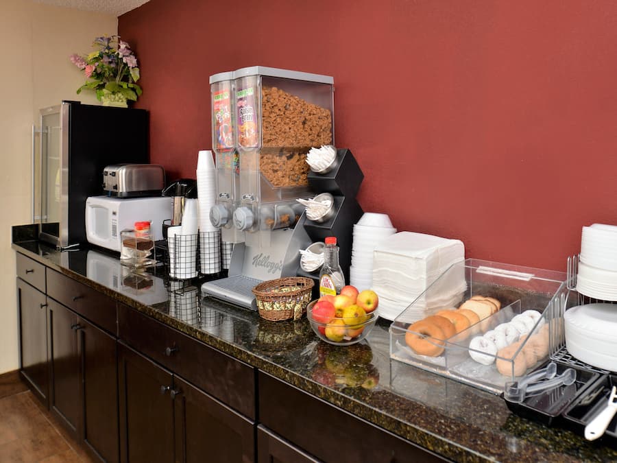 Free daily continental breakfast