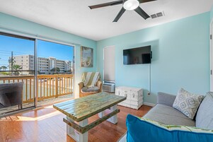 Upstairs Gulf Side One Bedroom (No Pets) | Terrace/patio