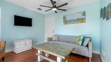 Upstairs Gulf Side One Bedroom (No Pets) | Living area