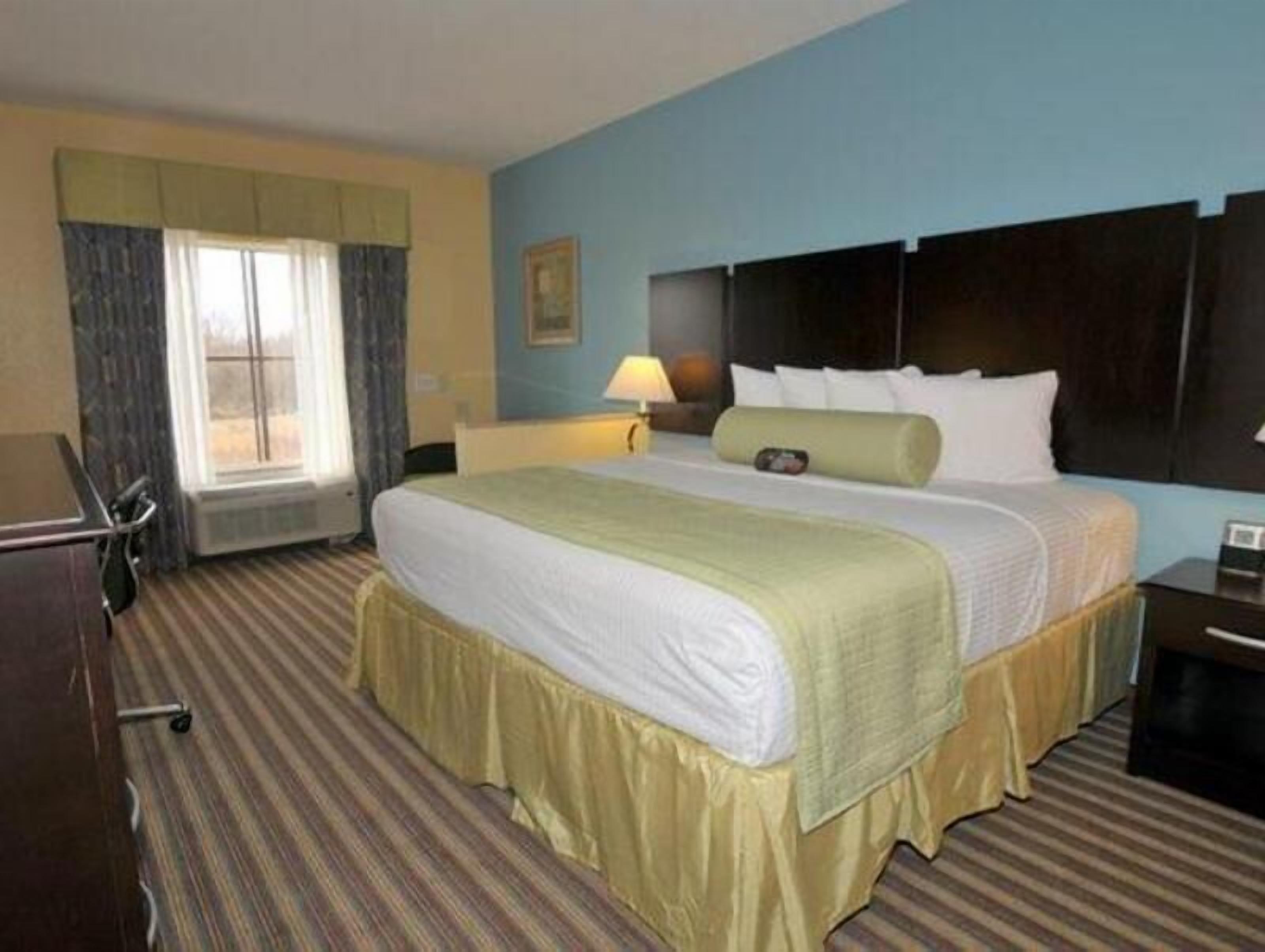 In-room safe, iron/ironing board, rollaway beds, free WiFi