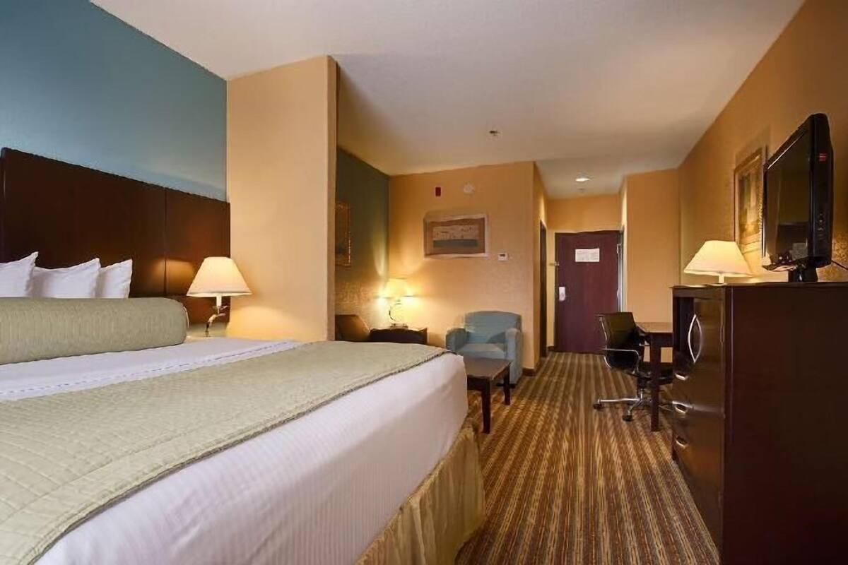 In-room safe, iron/ironing board, rollaway beds, free WiFi