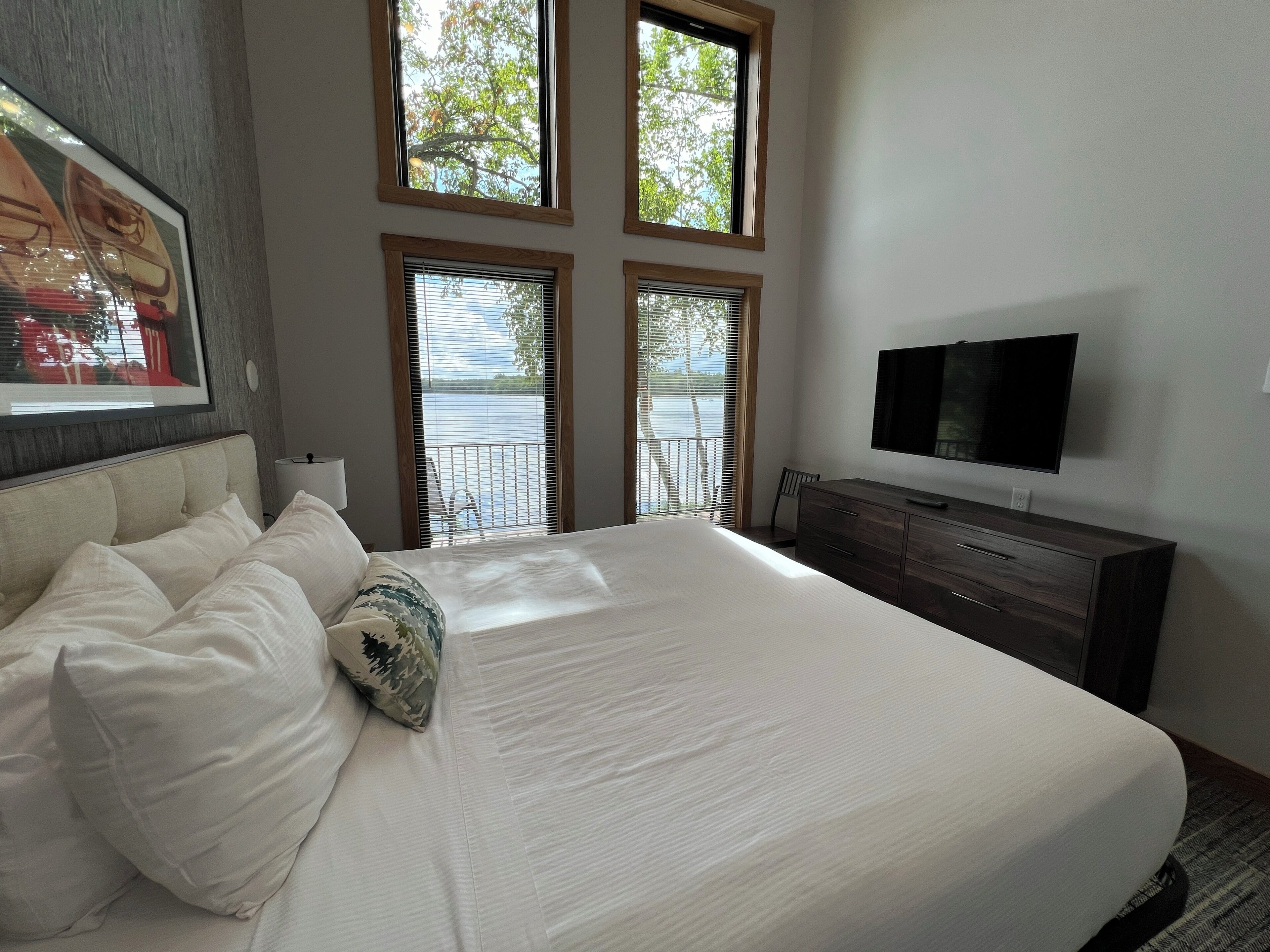 Iron/ironing board, free WiFi, bed sheets