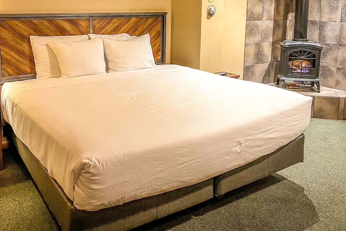 Loft, Multiple Beds (Lodge, King)