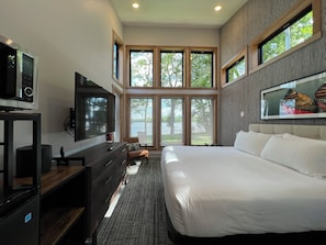 Silitysrauta/-lauta, ilmainen Wi-Fi, vuodevaatteet