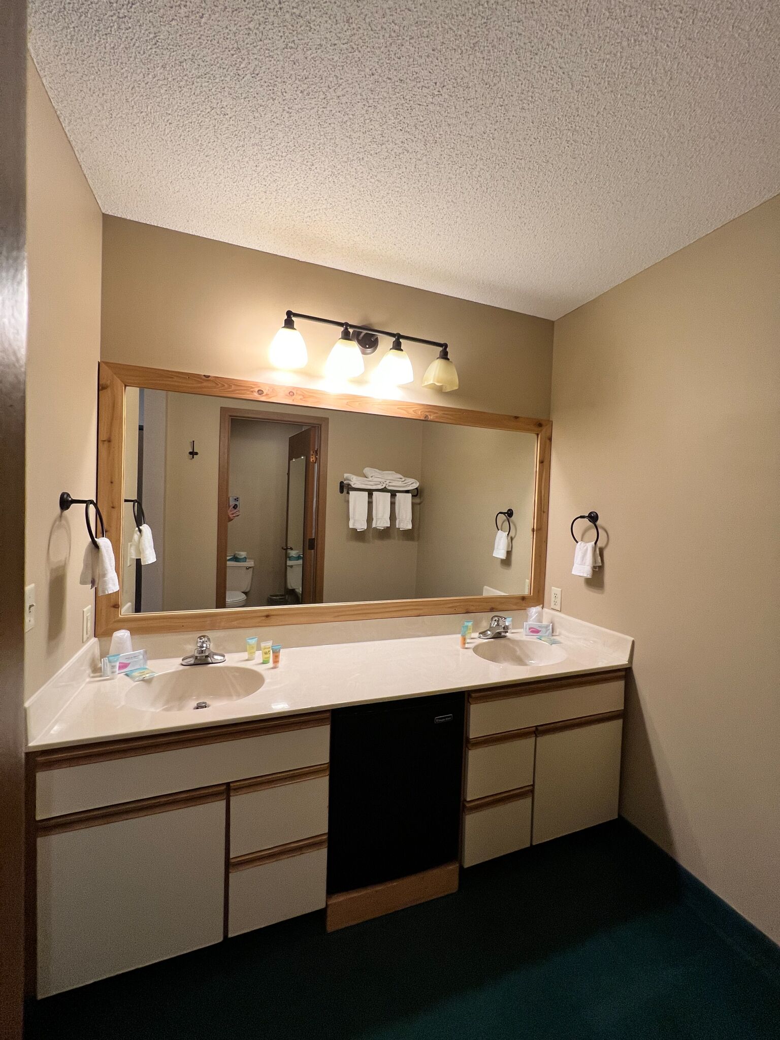 room, multiple beds (five pines upper king) | bathroom | free toiletries, hair dryer, towels