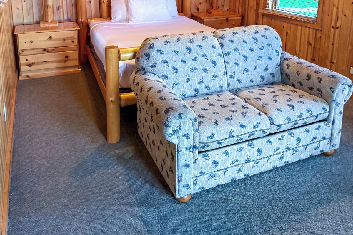 Cabin, 1 Queen Bed (Studio West)
