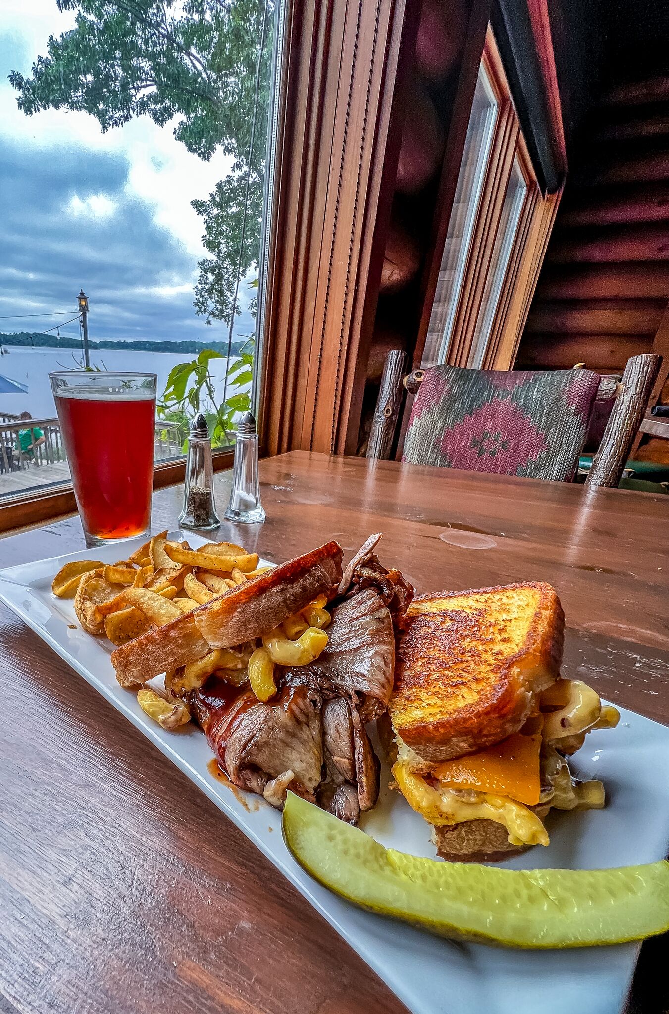 2 间餐厅，供应早餐